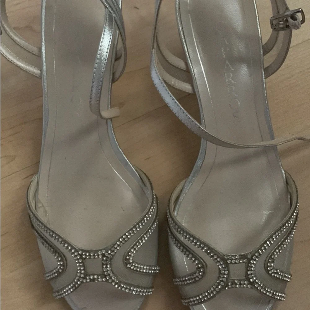 Women heels - Picture 3 of 3